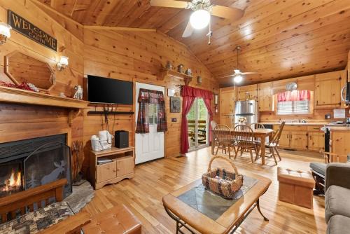 Alpen Creek Hideaway Cabin with Private Trail