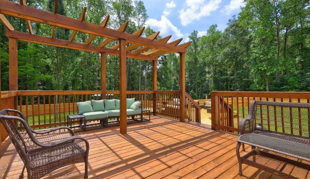 Amazing 4 Bedroom Home Near Airport