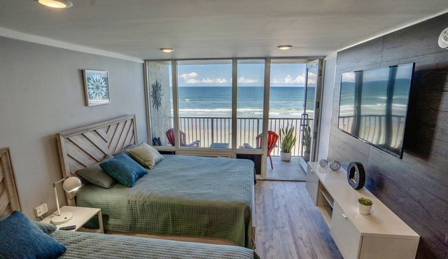 Amazing Renovated Beachfront Studio at Daytona Beach