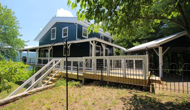 Amazing views, 4 KING BEDs, Pets OK, Ultra-Fast Wi-Fi, Firepit, Covered Deck