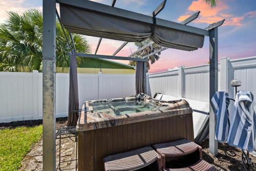 Ambers Jensen Beachhouse with Hot Tub