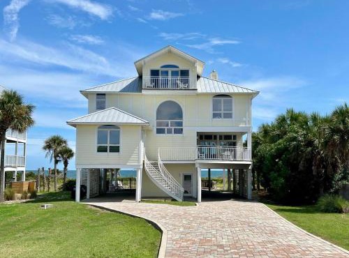 Amelia-Beachfront-Private Pool-Pet Friendly-Game Room