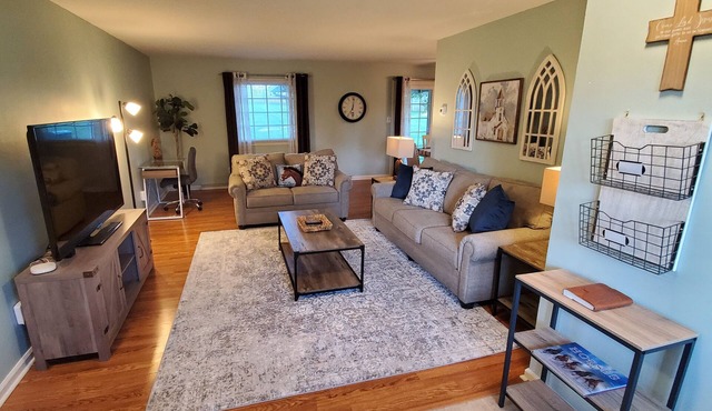 Andrea Abode 5 Bedroom Home by RedAwning