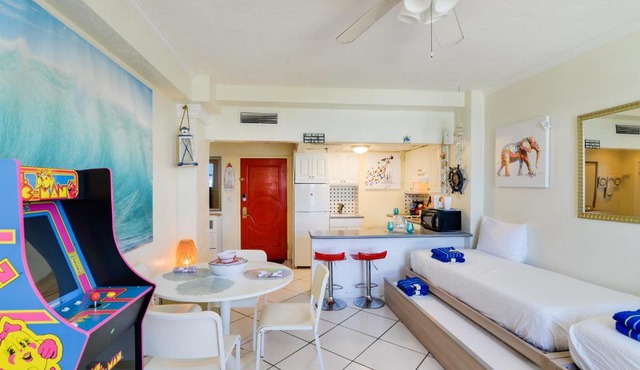'' ARCADE BEACH Suite ! '' in Hollywood