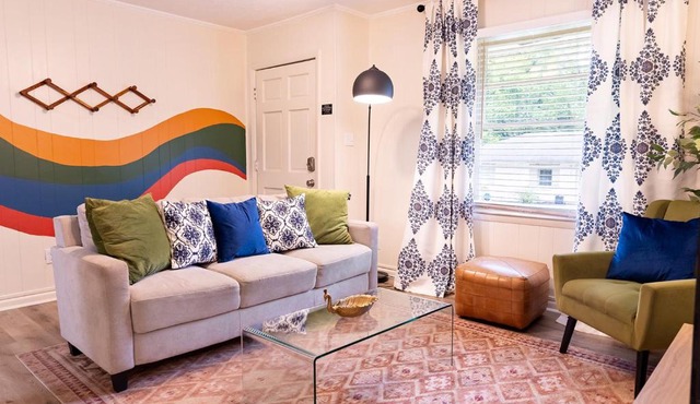 Artist's Bungalow - 1/2 mi from Covington Square