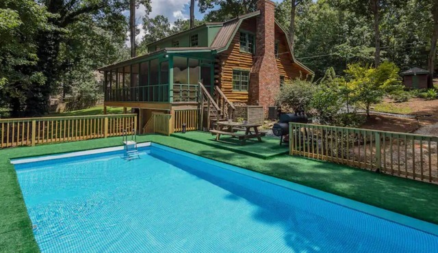 Atlanta Getaway 4-BR Cabin W/Swimming Pool, Hot Tub, Game Room, High-Speed WiFi