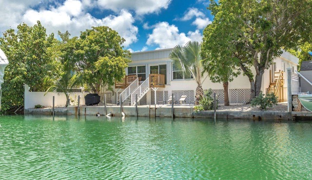 Atreo: Your Updated Canal Home with Interior Courtyard, Dockage & Dog-Friendly on Big Coppitt Key!