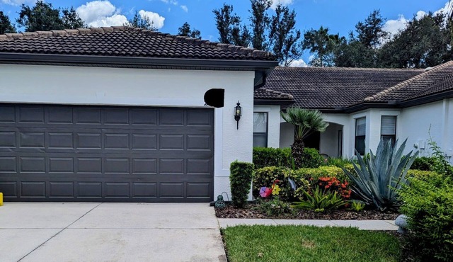 Attention SnowBirds!- Charming 3-bedroom villa with multiple pools in North Port
