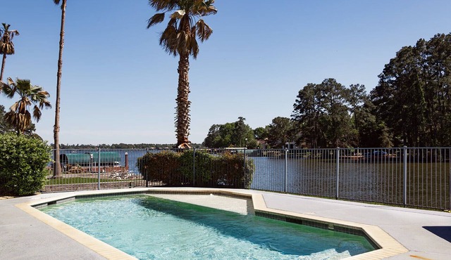 Aug AVAIL BlueWalden waterfront, 5 ensuite bd-ba, pool-spa, NEW DOCK