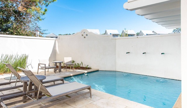 Austen Cottage & Carriage House - Ultra Comfort Meets Modern Chic
