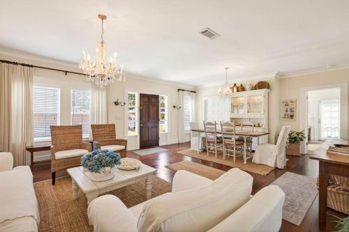 Authentic Ocean Springs Cottage Walk Downtown