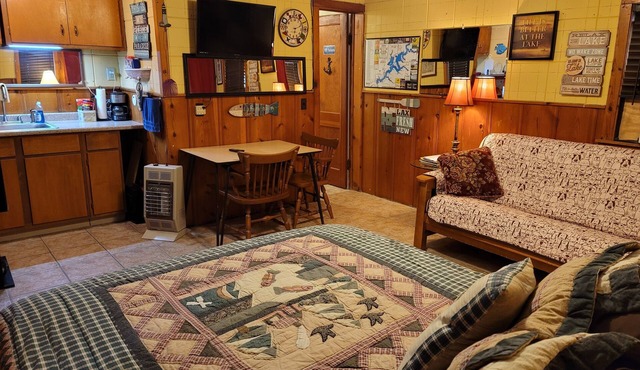 AWESOME night's sleep. S Grand Lake. E of Disney 1 mile. Quiet location. Pets ok