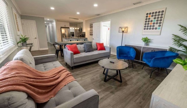 Azure Palms 4BR 2BA W/Pool