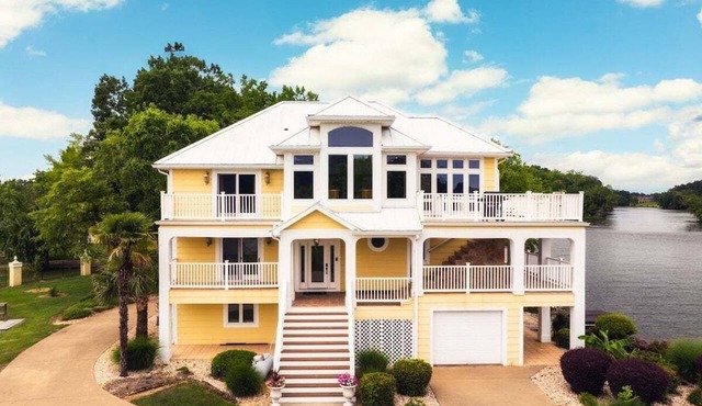 Banana Point Rental at River Rocks Landing