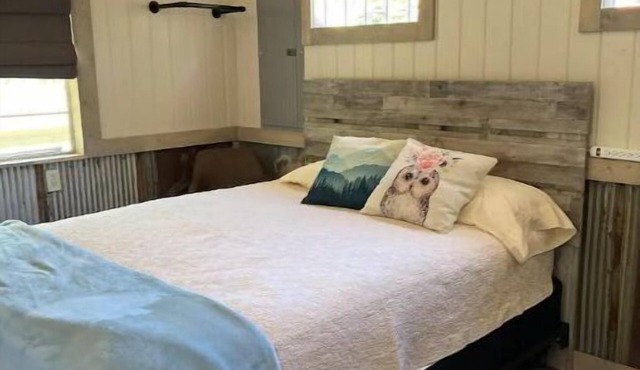 Barn Owl Villa North, Cozy , dog friendly, fenced yard