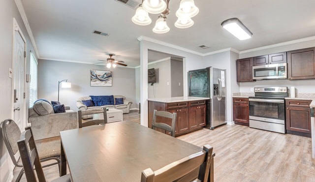Baton Rouge Home w/Yard ~ 14 Mi to Downtown!