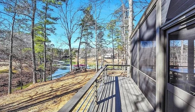 Bay’s Bungalow on Smith Lake