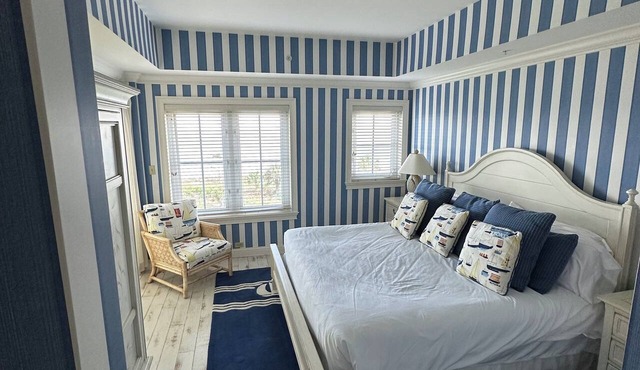 Beach Bliss-Oceanfront, Landtrans included from Dock, 4 passenger golf cart