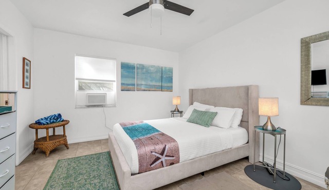 Beach getaway 1 bdrm, private patio! STEPS TO BEACH! Summer Sale!