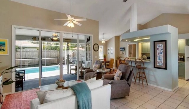Beach Home that is Pet-Friendly and Pool Equipped