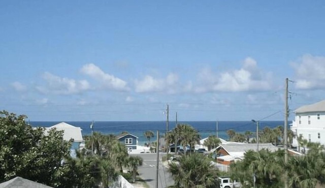 Beach House! Spacious 4BR Retreat, Steps to Beach, Gulf Views & Viewing Deck!