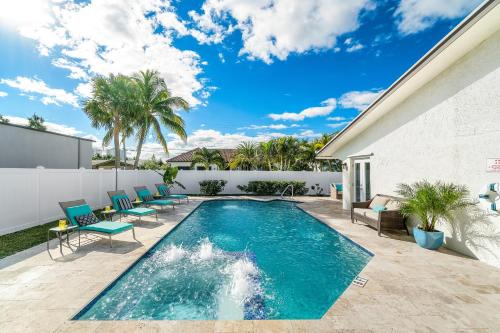 Beach Lux - Heated Pool with Infinity Spa, Cabana, BBQ, Golden Tee - Walk to Beach - by Maven Vacation Rentals