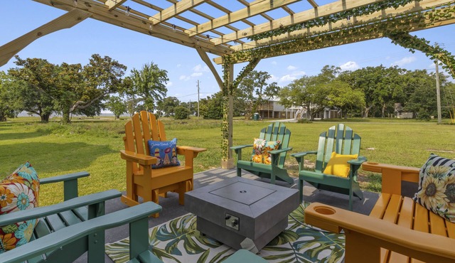 Beach Oasis 5-bedroom Single-Level Family Home within walking distance to Beach