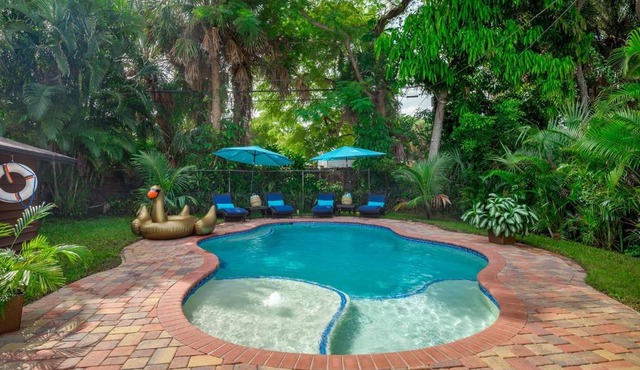 Beach Retreat with Private Pool, Walk to Downtown, Restaurants & Convention Center