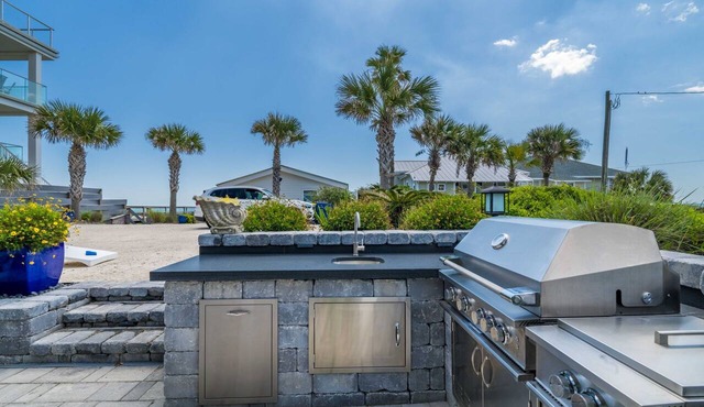 Beach side - Walk to restaurants - Close to downtown