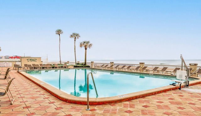 Beachfront Studio Retreat | King Bed, Pool, Gym & Prime Location