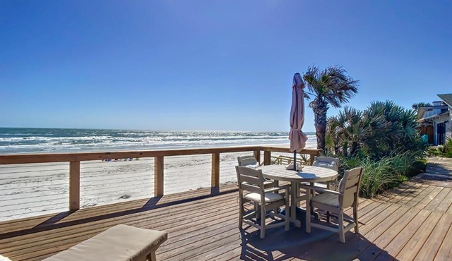 Beachfront with large deck Pool Sea Dunes Sailfish A2