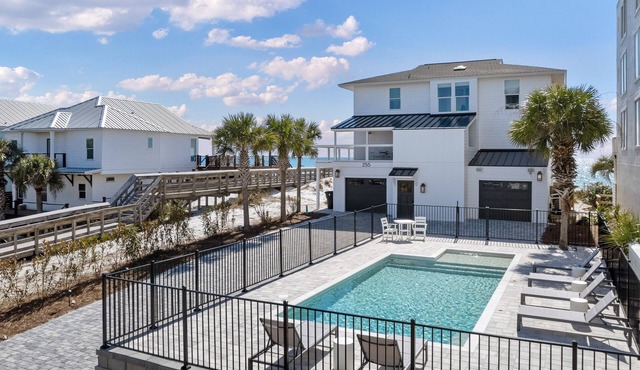 Beachside Bungalow-Gulf Front, Game Room, Private Pool, Free Bch Service!