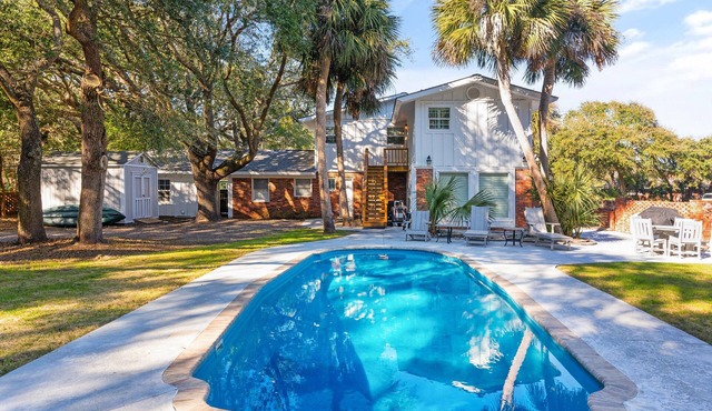 Beachside home with easy access to the beach and a private pool.