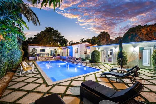 Beachside, Resort Pool, Outdoor Kitchen, Pets