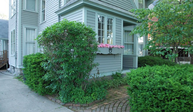 Bear's Den @ Squirrel's Nest B&B, LLC