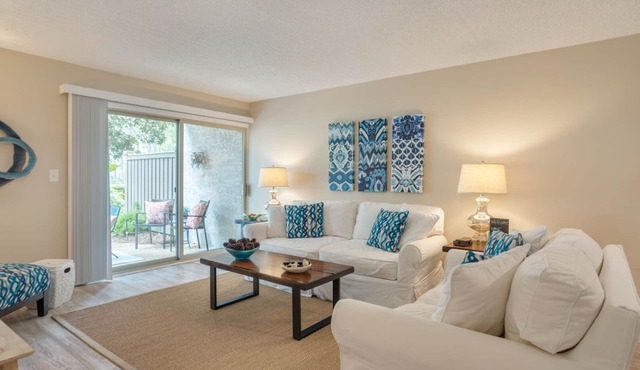 Beautiful 1 Bedroom Bluff Villa with view of Sound