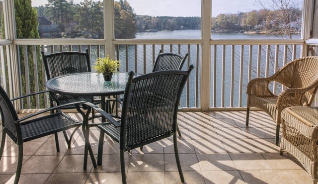 Beautiful 2 bedroom unit at resort, sleeps 8