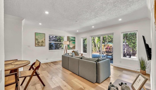 Beautiful 2 BR Apartment - Bright and Spacious