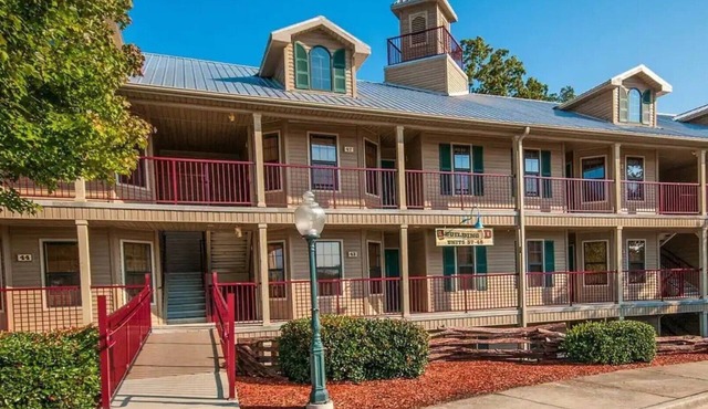 BEAUTIFUL 2BD/2 BA by Blue Ridge Mountains