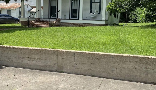 Beautiful 3 bedroom home situated minutes away from Downtown Natchez Mississippi