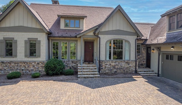 Beautiful 5 bedroom 5.5 bath in Bright’s Creek