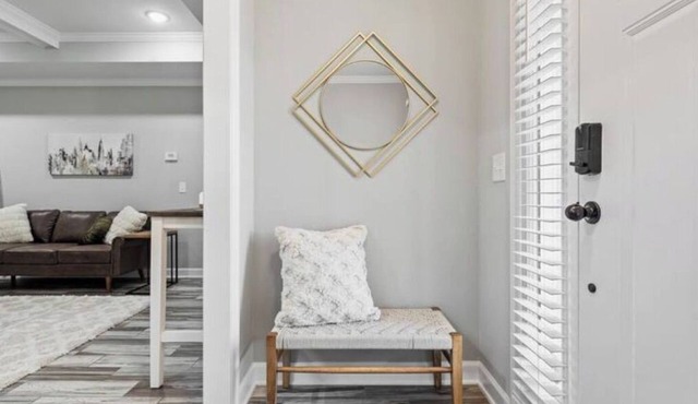 Beautiful and Spacious 3 BR/2BA with KING bed