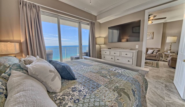 Beautiful Beach Front Condo near Pier Park