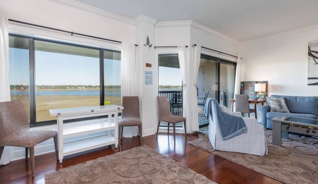 Beautiful condo overlooking Broad Creek. Pet friendly!