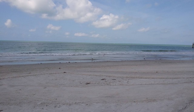 Beautiful Coastal Couples Get Away/2 Minutes to the Beach/BBQ Grill/Pool/Bikes
