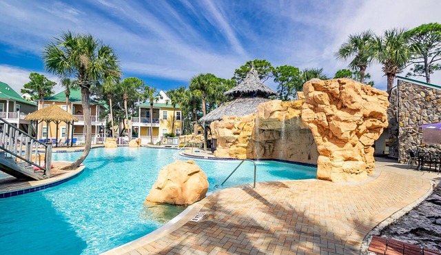 Beautiful Condo & Spectacular Pool, Perfect for Beach Lovers: Island Paradise