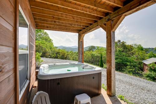 Beautiful Franklin Home w/Bunkhouse & Hot Tub!
