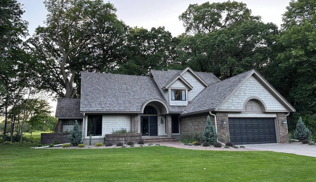 Beautiful Fully Remodeled House Located on Hazeltine National Golf Club.