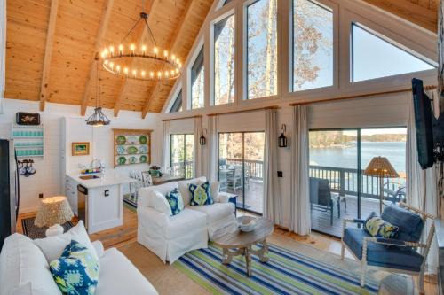 Beautiful Lake Keowee Home w/Boat Dock & Fire Pit