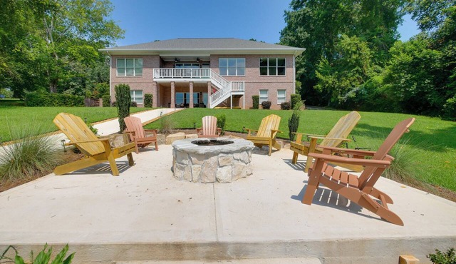Beautiful Lake Sinclair Retreat w/Dock & Deck!